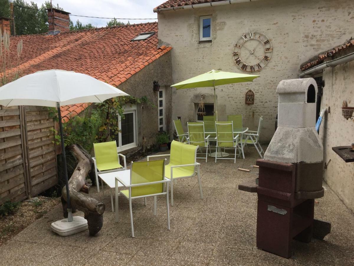 Le Gite Au Coin Des Abeilles La Caillere-Saint-Hilaire Exterior photo
